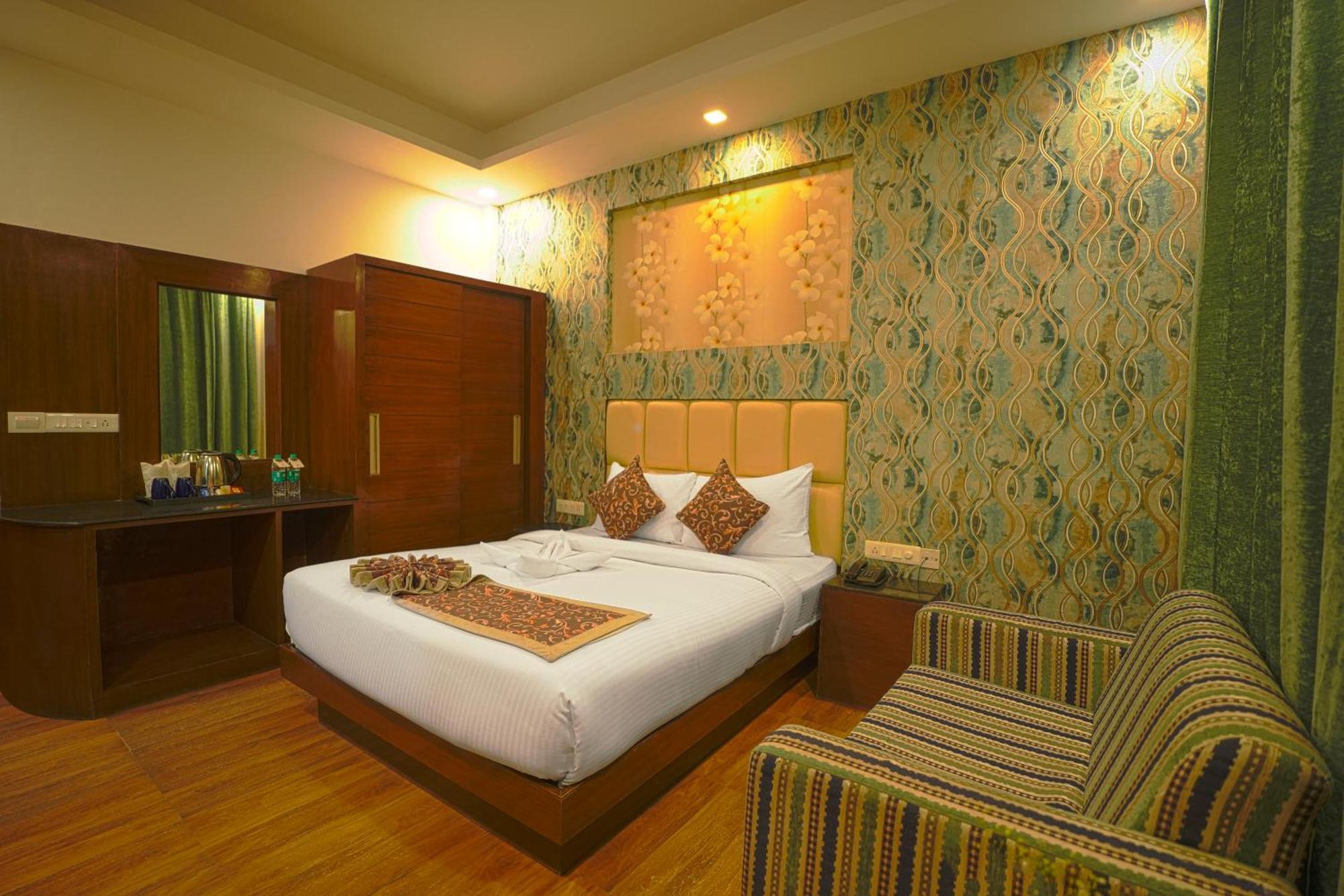 Q Saina S K Regency Rishikesh Rishīkesh Exterior foto