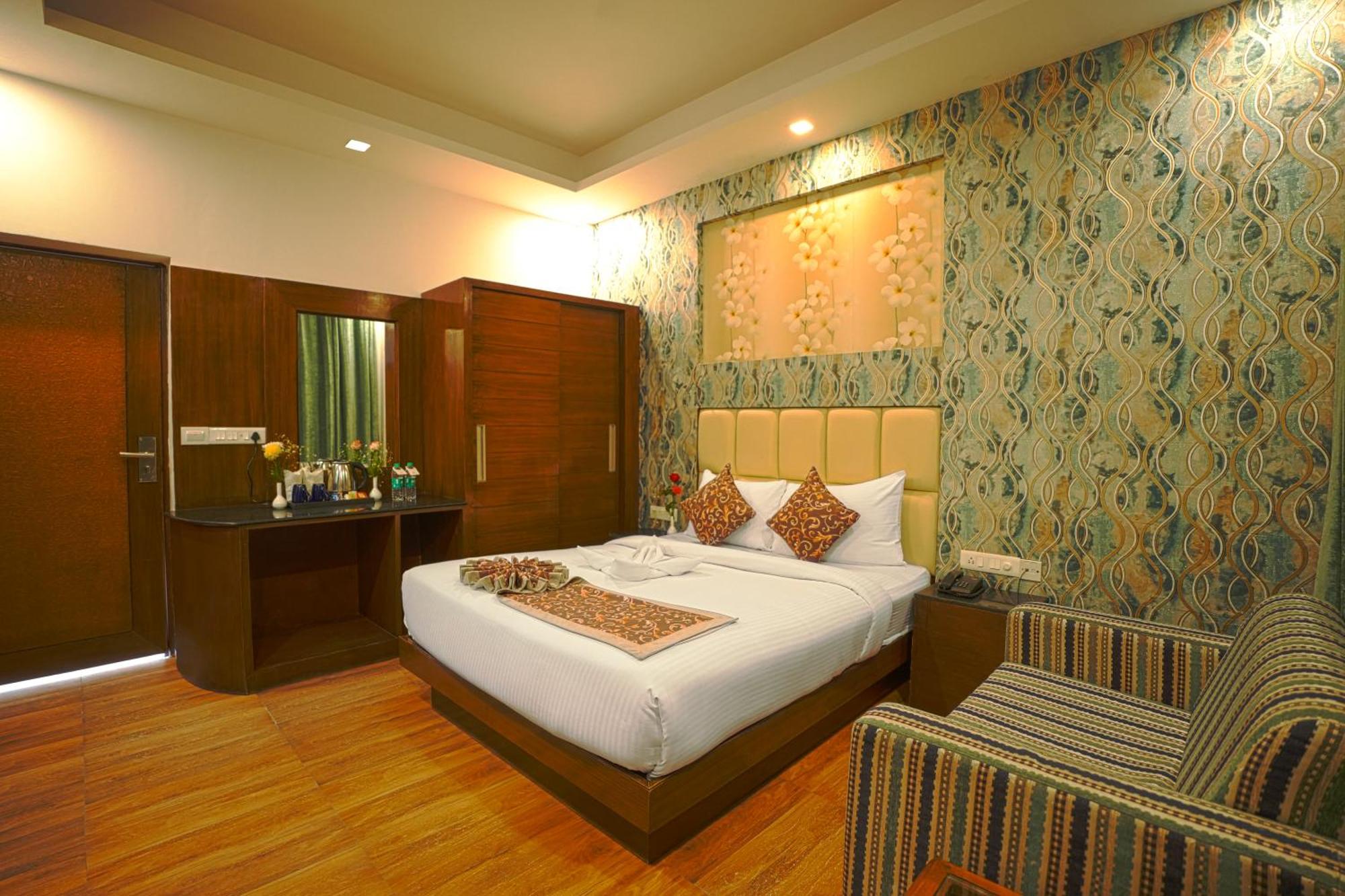 Q Saina S K Regency Rishikesh Rishīkesh Exterior foto
