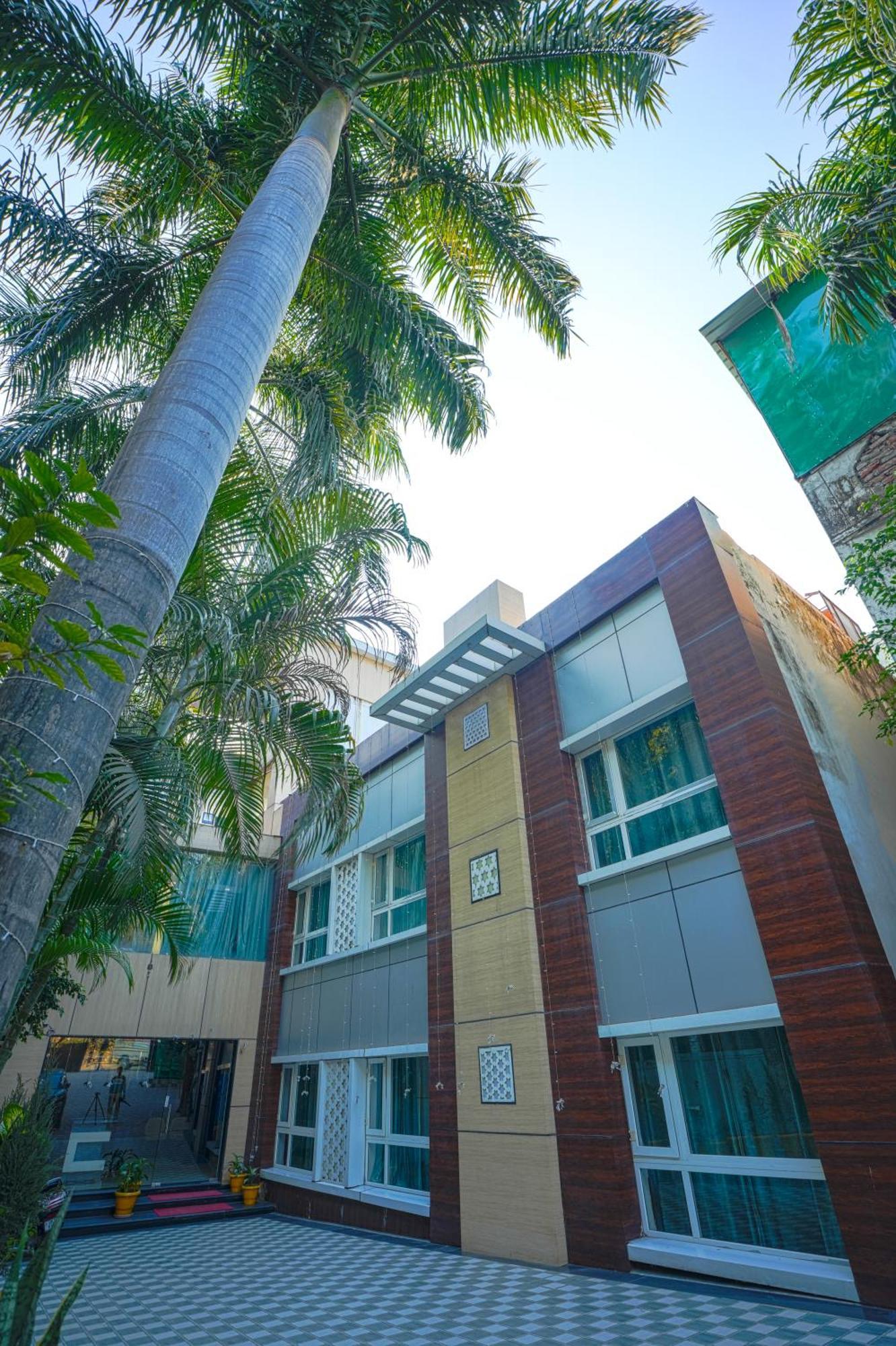 Q Saina S K Regency Rishikesh Rishīkesh Exterior foto
