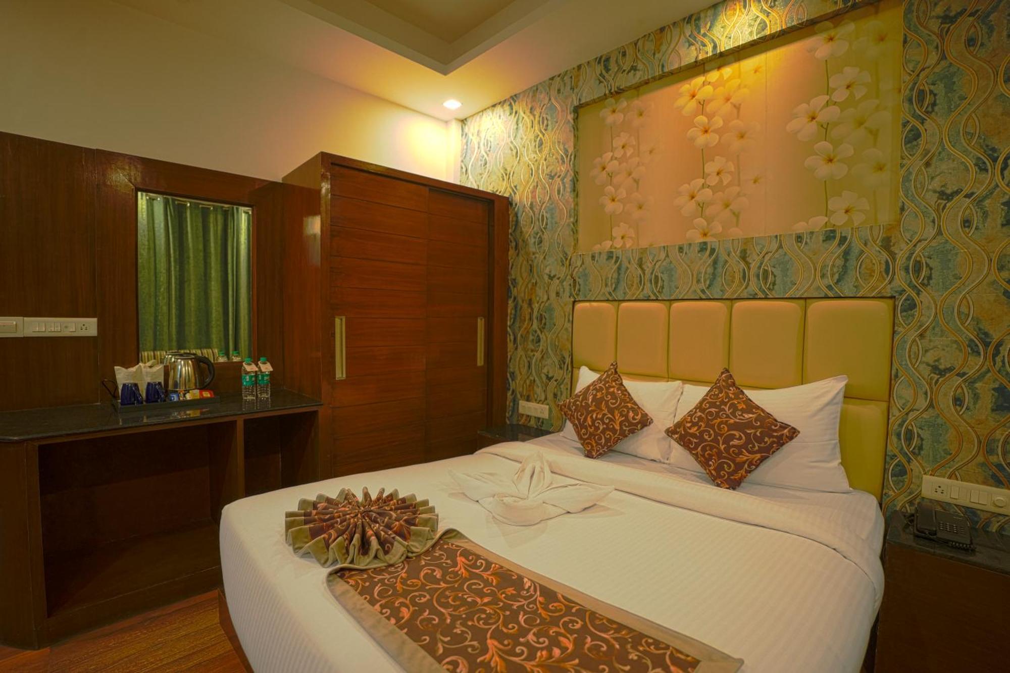 Q Saina S K Regency Rishikesh Rishīkesh Exterior foto